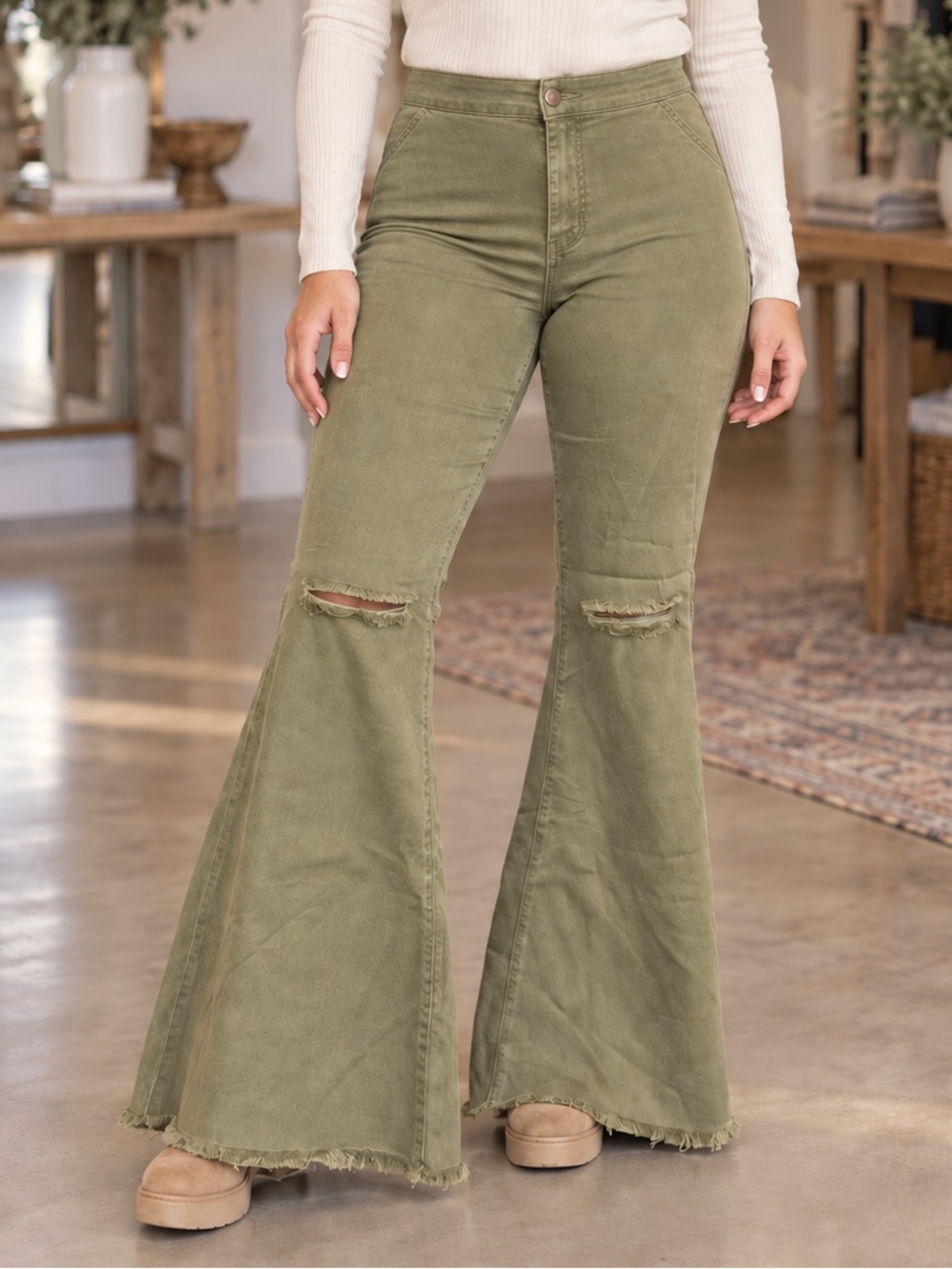 Fashion Nova - NWT Olive Green Distressed Wide-Leg Jeans – Size 11